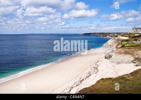 Blick auf die Küste zwischen Porthleven und Loe Bar auf der Lizard Halbinsel, Cornwall, UK Stockfoto