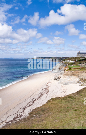 Blick auf die Küste zwischen Porthleven und Loe Bar auf der Lizard Halbinsel, Cornwall, UK Stockfoto