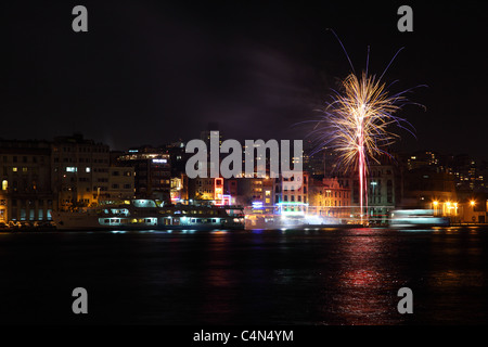 Feuerwerk in Istanbul, Türkei. Foto aufgenommen am 22. Mai 2011 Stockfoto