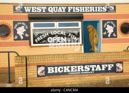 Westen Kai Fischerei Fischgeschäft, Bickerstaff Fischereiunternehmen, Newhaven, East Sussex, England Stockfoto
