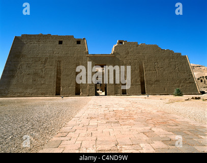 Luxor Ägypten Madinet Habu Totentempel des Ramses III Fassade Stockfoto