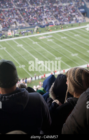 Fans in liegt bei American-Football-Spiel, Seattle, Washington Stockfoto