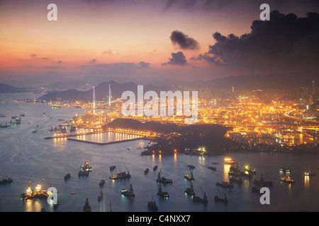 Luftaufnahme von Stonecutters Bridge, Tsing Yi Island und West Kowloon, Hong Kong, China Stockfoto