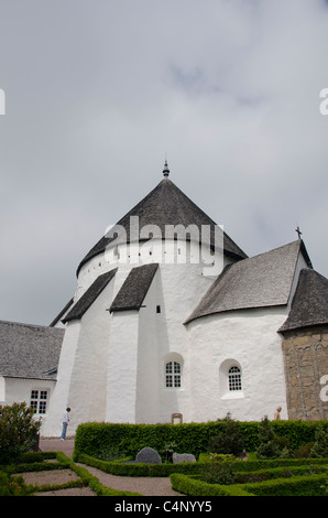 Dänemark, Insel Bornholm Gudhjem. Historischen romanischen Osterlars Kirche. Stockfoto