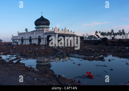 Ein Blick auf die Zerstörungen durch das Erdbeben und der Tsunami in Banda Aceh, Indonesien Stockfoto