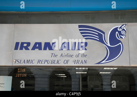 Iran Air, der Fluglinie der islamischen Republik Iran, Logo Schild über den Shop in Piccadilly, London, UK Stockfoto