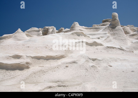 Mondlandschaft von Sarakiniko auf Milos, Griechenland Stockfoto