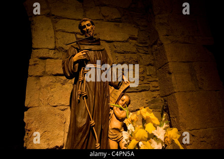 Der Heilige Franziskus von Assisi Skulptur in der Kirche von O Cebreiro, in die französische Lebensart der Jakobsweg, Galicien, Spanien Stockfoto