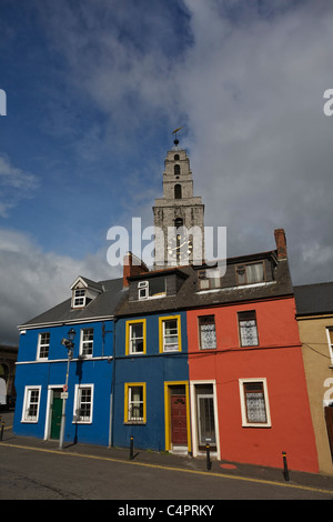 St. Anna Kirche und bemalten Häusern in Firkin Crane, Cork, Republik Irland (Eire) Stockfoto