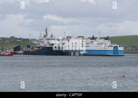 NLV Pharos und Northlink Fähre Stromness Orkney Schottland Mai 2011 Stockfoto