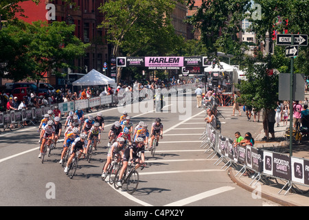 New York, NY - 10 Juni 2011 Frauen Abteilung der Skyscraper harlem Cycling Classic, Marcus Garvey Park, Harlem Stockfoto