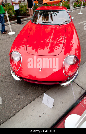 Eine 1967 Ferrari 275 GTB 4 im 2011 Rodeo Drive Concours mit allen italienischen Autos entworfen. Stockfoto