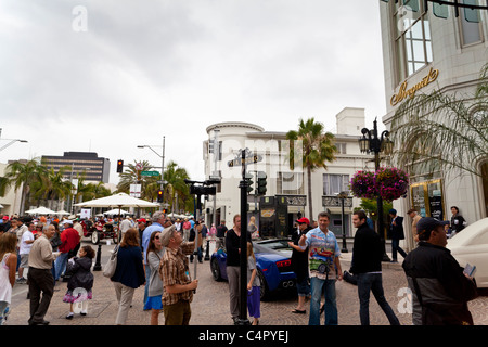 Straßenszene am Rodeo Drive in 2011 Concours d ' Elegance Stockfoto