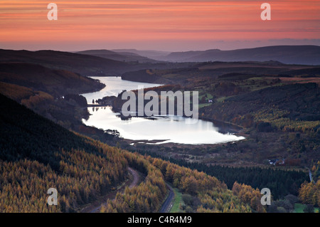 Sonnenaufgang am Pentwyn Reservoir und Pontsticill Reservoir, Brecon Beacons National Park, Wales Stockfoto