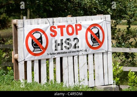 High Speed 2 Stoppschild vor Whitacre Heath Golf Club, in der Nähe von Packington, Staffordshire. Stockfoto