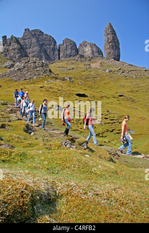 Wandern Sie durch die Felsformationen der The Storr, Sutherland, Highland, Schottland Stockfoto