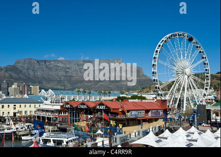 Tafelberg und Wheel of Excellence Blick vom V & A Waterfront in Kapstadt Südafrika Stockfoto