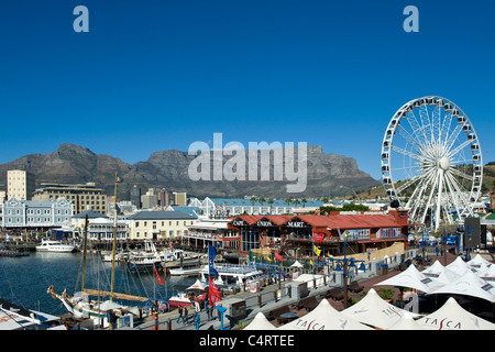 Tafelberg und Wheel of Excellence Blick vom V & A Waterfront in Kapstadt Südafrika Stockfoto