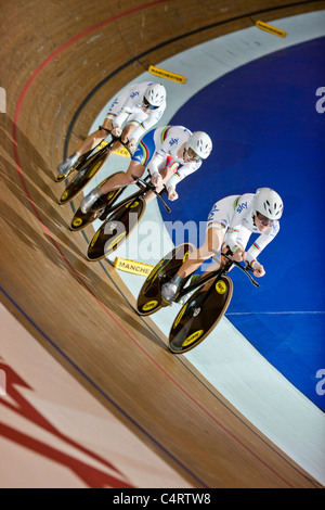 Drei Fahrer Rennen in den Titel World Championship im Manchester Velodrome Stockfoto