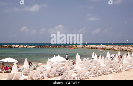 Israelis Entspannung am Strand von Tel Aviv Israel Stockfoto