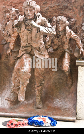 Schlacht von Großbritannien 2. Weltkrieg Denkmal Memorial Bronzeplastik Paul Tag Victoria Embankment London England Europa Stockfoto