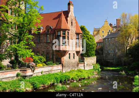 Dean Village auf dem Wasser von Leith in Edinburgh, Schottland Stockfoto