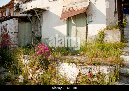 verfallenes Haus in dem kleinen Bergdorf Glossa, Skopelos Insel, nördlichen Sporaden, Griechenland Stockfoto