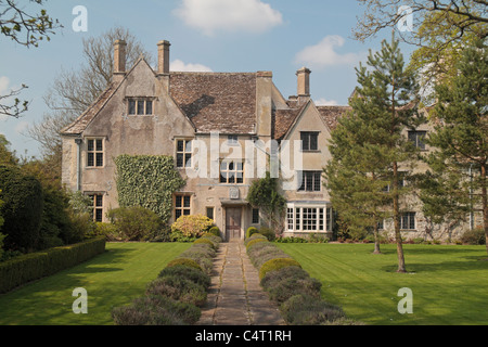 Avebury Manor, einem frühen Herrenhaus aus dem 16. Jahrhundert in das kleine Dorf von Avebury in Wiltshire, England. Stockfoto