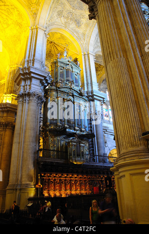 Blick auf die Orgel in der Kathedrale (Catedral La Manquita), Malaga, Costa Del Sol, Provinz Malaga, Andalusien, Spanien. Stockfoto