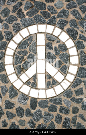 Peace-Zeichen-Design auf der Straße Stockfoto