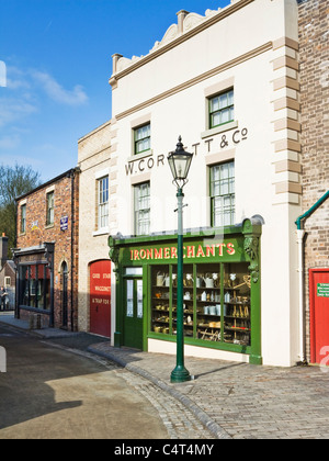 Nachbildung einer viktorianischen Straße im Freilichtmuseum Blists Hill in der Nähe von Ironbridge in Shropshire, England Stockfoto