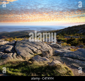 Den Atlantischen Ozean gesehen von Cadillac Mountain, Acadia National Park, Maine, USA Stockfoto