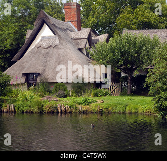 Strohgedeckten Bridge Cottage bei Flatford, East Bergholt, Suffolk, England Stockfoto