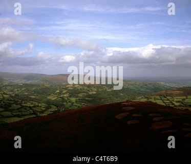 Das Tal der Grwyney und schwarze Berge der Zuckerhut Mynydd Pen-y-Herbst Abergavenny, Monmouthshire Wales Stockfoto