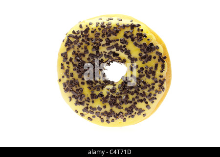 Donut mit Schokolade und bunten Streuseln, isoliert auf weiss Stockfoto