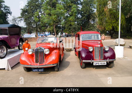 Schöne alte Autos auf dem Display während einer Oldtimer-Show in Chandigarh, Indien. Stockfoto