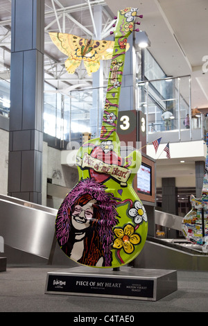 "Piece of my Heart" Art Guitar am Austin Bergstrom International Airport in Austin, Texas Stockfoto