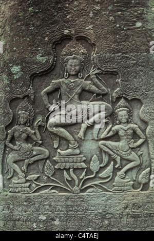 Bayon ist bekannt für seine Sätze des Reliefs, eine Kombination aus mythologischen, historischen und alltägliche Ereignisse Stockfoto