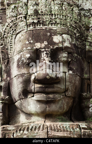 Bayon Besonderheit sind die riesigen, heitere Stein Gesichter auf den Türmen Stockfoto