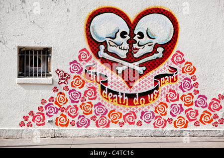 Austin, Texas - ein Wandbild an der Wand des Museums durch Künstler Federico Archuletta Mexic-Arte - bis der Tod uns scheidet " Stockfoto