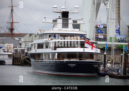 Motor Yacht Leander G festgemacht in Portsmouth, im Besitz von NCP Millionär Sir Donald Gosling, hat durch die königliche Familie gechartert worden Stockfoto