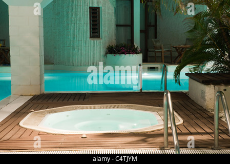 Whirlpool und Schwimmbad im hotel Stockfoto