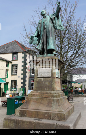 Statue von THOMAS ELLIS MP, in der walisischen Stadt Bala in Gwynedd gelegen, er einmal berühmt für eine walisische Parlament in Bala genannt. Stockfoto