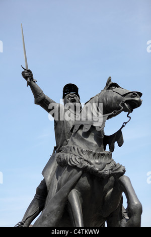 STATUE von OWAIN GLYNDWR, hier in voller Schlachtruf gesehen. Auch Wales' größten historischen Führer, in der walisischen Stadt Corwen gelegen. Stockfoto