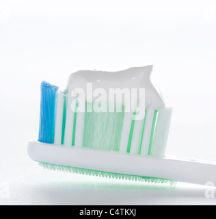 Zahnbürste mit Zahnpasta, Nahaufnahme Stockfoto