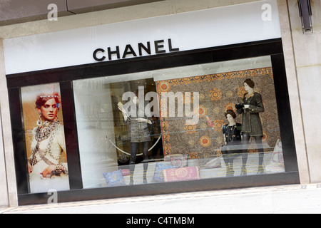 Chanel, French Fashion Retail Outlet in der Sloane Street, London. Stockfoto