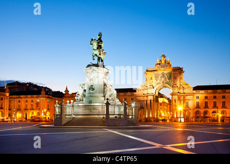 Europa, Portugal, Lissabon, Statue von König José I von Joaquim Machado de Castro am Praça tun Comercio Stockfoto