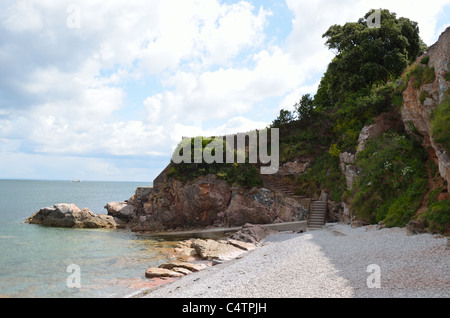 Die Stufen führen vom Wellenbrecher Strand, Brixham. Stockfoto