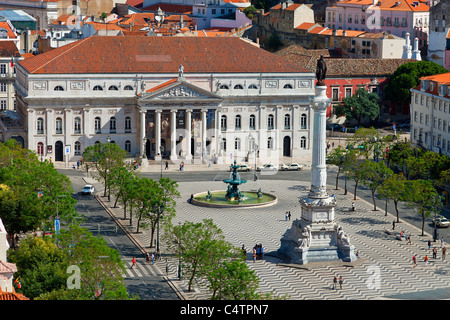 Europa, Portugal, Lissabon, Pedro IV-Denkmal in Rossio-Platz und Nationaltheater Stockfoto