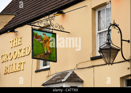 SOUTHEND-ON-SEA, ESSEX, Großbritannien - 19. JUNI 2011: Schild für den Crooked Billet Pub in Old Leigh Stockfoto
